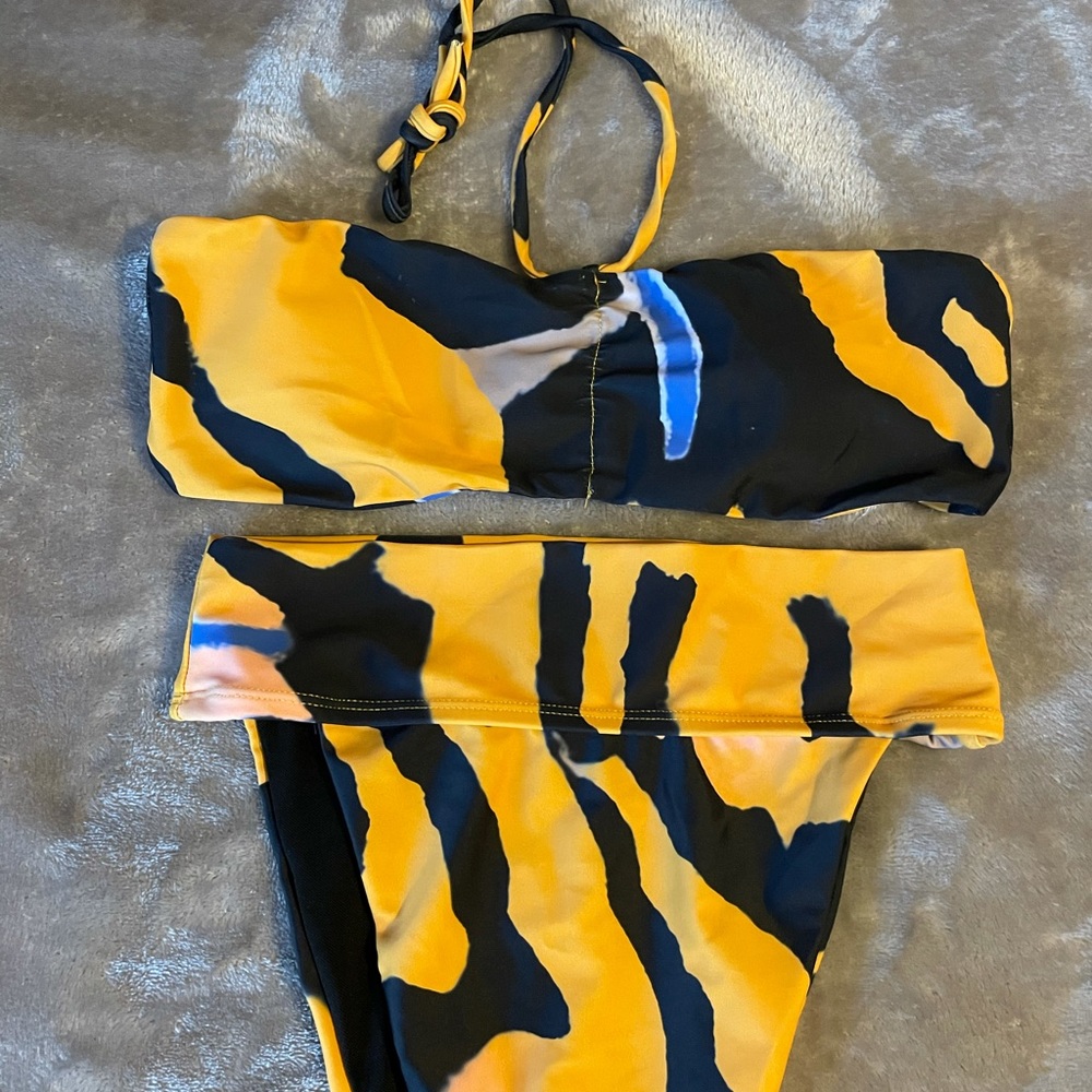 MATTE SWIM patterned bikini